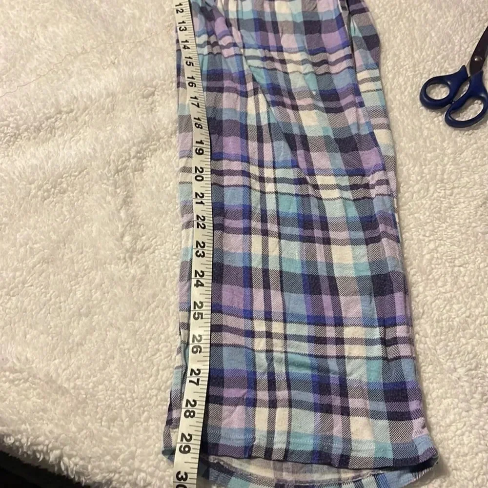 Pajama pants size small mix and match 3 or more 7$ items and get them 3/$12🎉